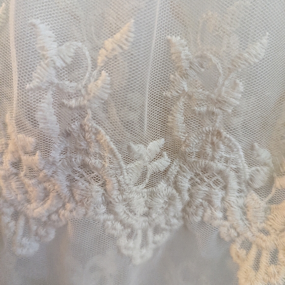 Lace sheer blouse - Picture 4 of 4